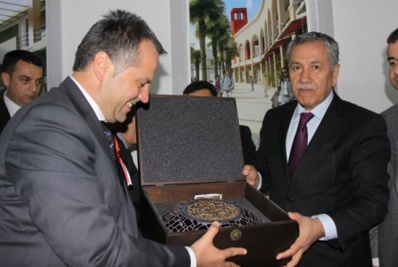 Arınç: Siyasi İstikrar Yanında Akıllı Bir Ekonomi Siyaseti Türkiye’yi Global Krizden Uzak Tuttu