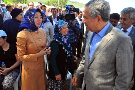 Arınç: Terörün sonlanıyor olması doğrusu hepimizi mutlu ediyor