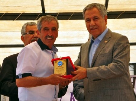 Arınç: Terörün sonlanıyor olması doğrusu hepimizi mutlu ediyor
