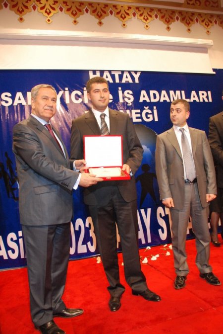 Arınç: Türkiye, Kıytırık Koalisyon Hükümetleri Nedeniyle Yol Alamadı