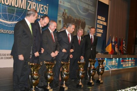 Arınç: Türkiye ve Balkanların başarı ve geleceği ortak (2)