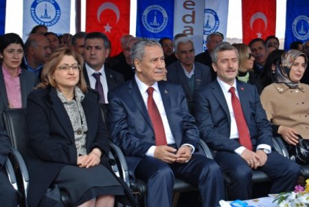 Arınç: Türkiye'de herkes inandığını ve inanmadığını söyleyebilmeli