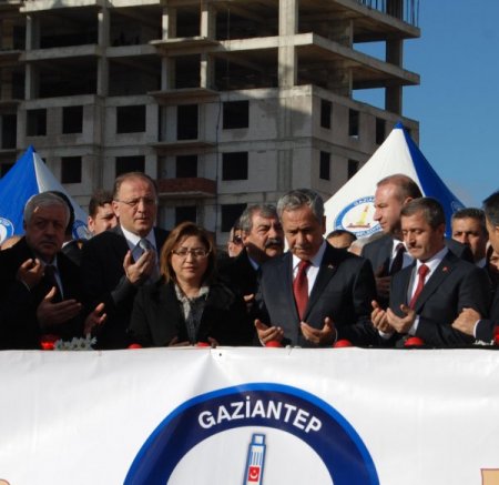 Arınç: Türkiye'de herkes inandığını ve inanmadığını söyleyebilmeli