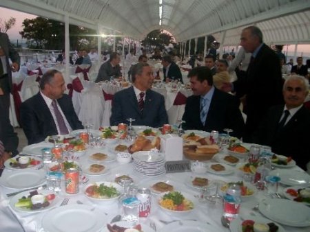 Arınç: Türkiye'nin Önündeki En Önemli İşlerden Biri Kardeşliğin Yeniden Tesis Edilmesidir