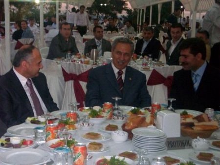 Arınç: Türkiye'nin Önündeki En Önemli İşlerden Biri Kardeşliğin Yeniden Tesis Edilmesidir