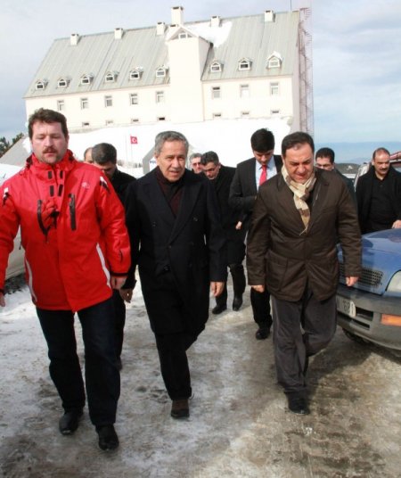 Arınç Uludağ’da ailesiyle birlikte tatil yapıyor