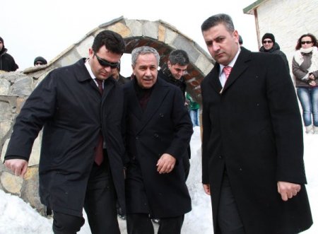 Arınç Uludağ’da ailesiyle birlikte tatil yapıyor