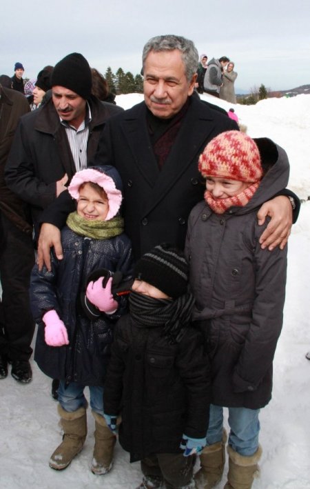 Arınç Uludağ’da ailesiyle birlikte tatil yapıyor