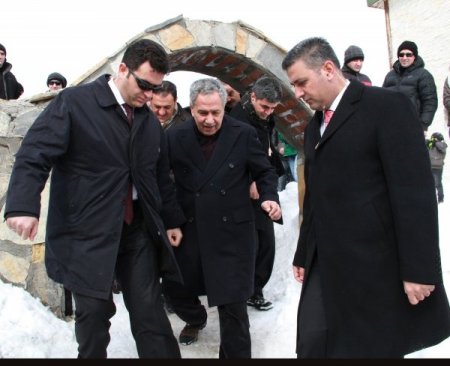 Arınç Uludağ’da ailesiyle birlikte tatil yapıyor