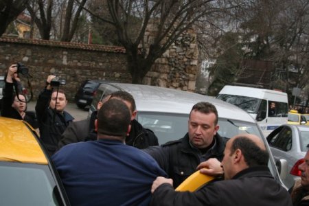 Arınç ve Davutoğlu’nun konvoyunda taksici gerginliği yaşandı