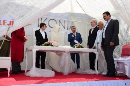 Arınç ve Kurtulmuş nikah şahitliği yaptı