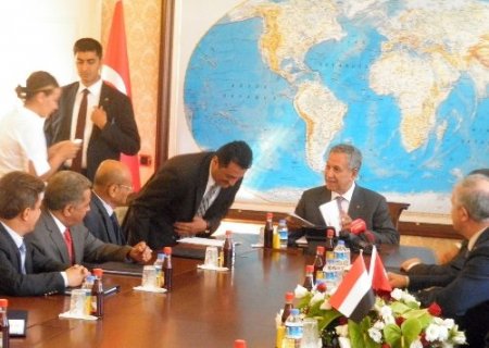 Arınç: Yemen'deki yeni süreci destekliyoruz