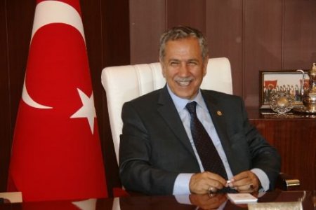 Arınç: Yunanistan'da Maaşlarda Yüzde 10 Kesinti Yapılırken Türkiye'de Maaşlara Zam Yapılmasına Hamd Ediyorum