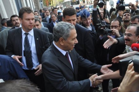 Arınç’a Brüksel'deki Türk Mahallesinde Sevgi Gösterisi