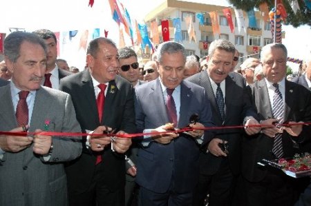 Arınç'tan barış duası: Allah bizi birbirimizden ayırmasın