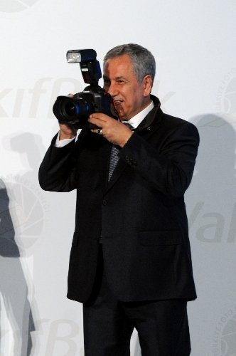 Arınç'tan gezetecilere: Patronunuzu, sendikalaşma konusunda ikna edin