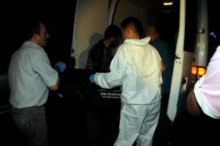 Arkadaşını Baltayla Öldürdü