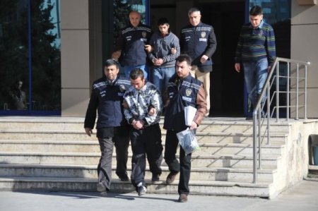 Arkadaşlarıyla çalıştığı iş yerini soydu