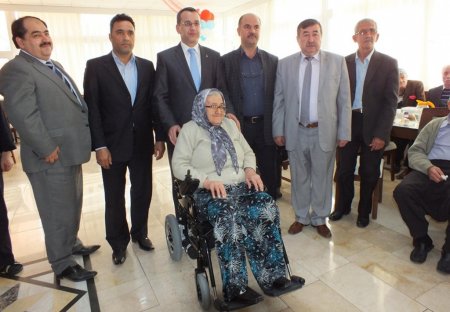 Arslantaş’tan huzurevi sakinine akülü tekerlekli sandalye