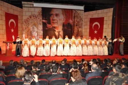 Artuklu Üniversitesi Halk Oyunları ekibi mest etti