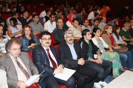 Artuklu Üniversitesi'nde Kürt Dili Bayramı paneli