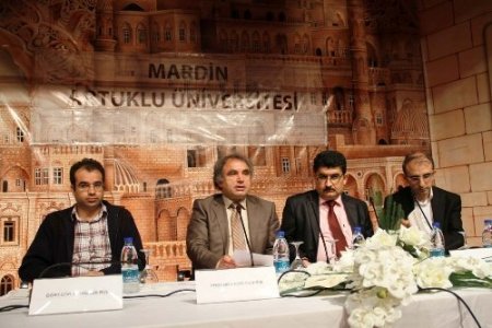 Artuklu Üniversitesi'nde Kürt Dili Bayramı paneli