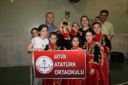 Artvin Türk Halk Oyunları İl Birinciliği Yarışmaları yapıldı