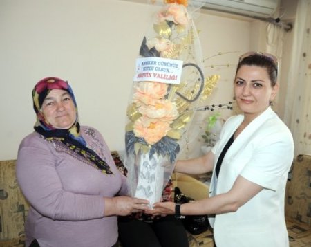 Artvin Valiliği yetkilileri, şehit ve gazi ailelerini ziyaret ediyor