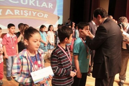 Artvin'in 'altın çocukları' ödüllerini aldı