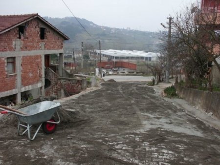 Aşağı Doğancılar Köyü Halkı Kendi Parkelerini Döşedi