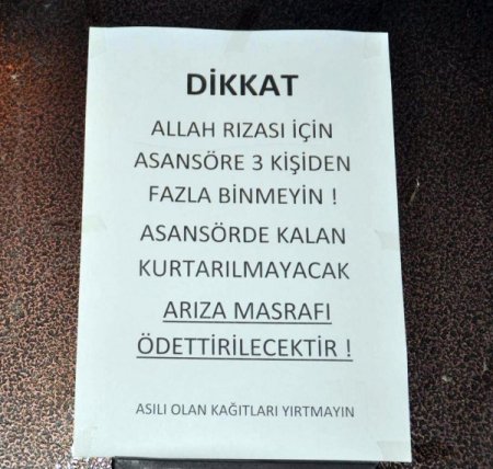 'Asansörde kalan kurtarılmayacak' yazısını gören binmekten vazgeçiyor