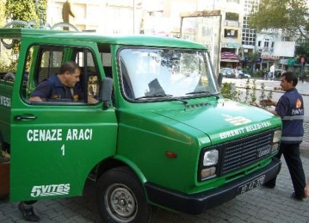 Asansörde Kalanlara İtfaiye Cenaze Aracıyla Geldi