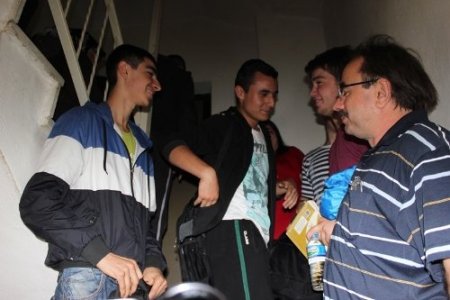 Asansörde mahsur kalan dört öğrenci birbirini suçladı