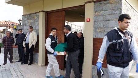 Asansörle duvar arasına sıkışan işçi hayatını kaybetti