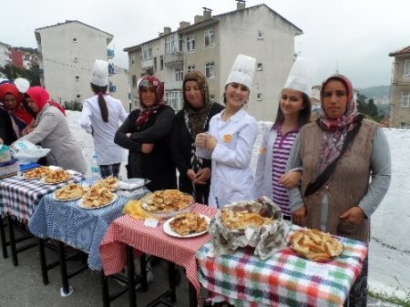 Aşçı yardımcıları hünerlerini sergiledi