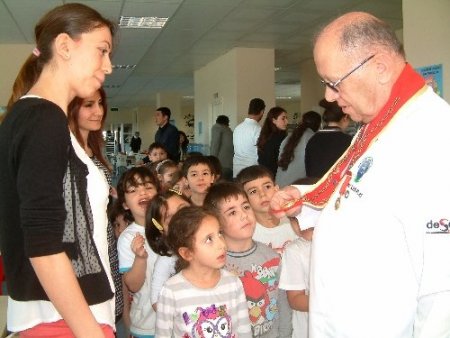 Aşçılardan öğrencilere düzenli beslenme öğütleri