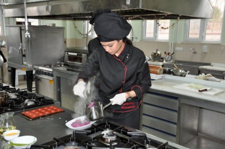 Aşçılık Takımı Yemek Yarışmasına Hazırlanıyor