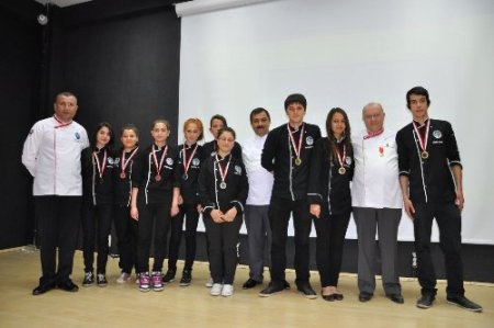 Aşçılık yarışmasında dereceye girenler, madalya ile ödüllendirildi