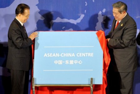 Asean'da Amerika Uçak Sattı; Çin İşbirliği Anlaşması Yaptı