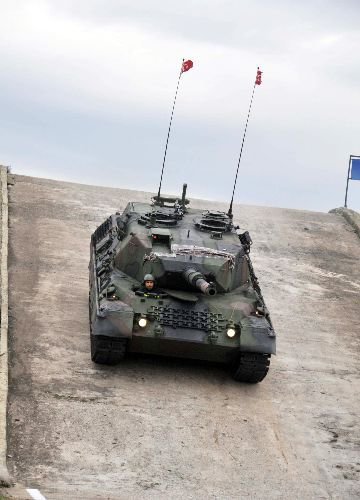Aselsan'ın Geliştirdiği Atış Kontrol Sistemi'yle Modernize Edilen Leopard Tankları Attığını Vuracak