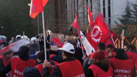 Asgari ücret toplantısına katılmak isteyen gruba müdahale edildi