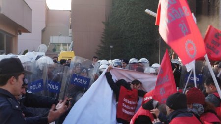Asgari ücret toplantısına katılmak isteyen gruba müdahale edildi