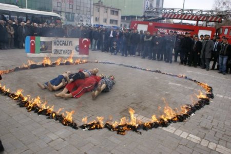 Asimder, Hocalı Katliamı’nı Sokak Tiyatrosu İle Kınadı