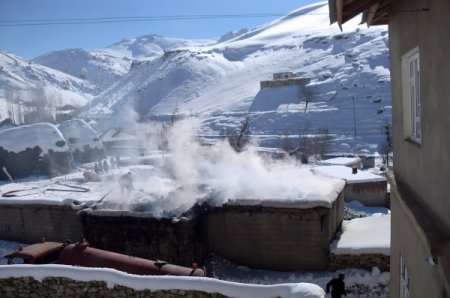 Aşiret üyelerinin kavga ettiği köyde şüpheli yangın