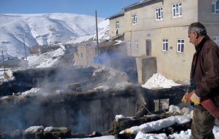 Aşiret üyelerinin kavga ettiği köyde şüpheli yangın