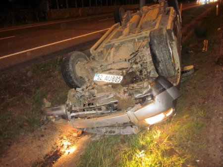 Aşırı hız aracın tersini çevirdi