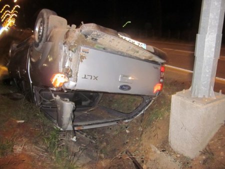 Aşırı hız aracın tersini çevirdi