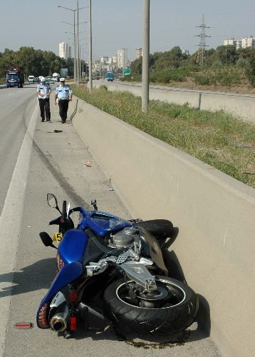 Aşırı Hız Motorsikletli Gencin Hayatına Maloldu