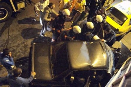 Aşırı Hız Yapan Gençleri Kaza Durdurdu