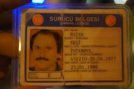 Aşırı hızlı araç bariyere girdi: 1 ölü